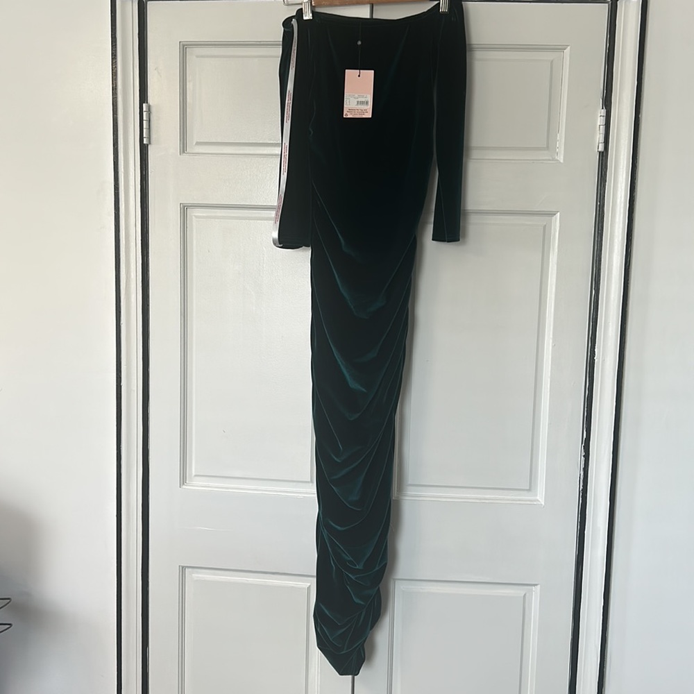 missguided green velvet off the shoulder dress NWT - Picture 4 of 8